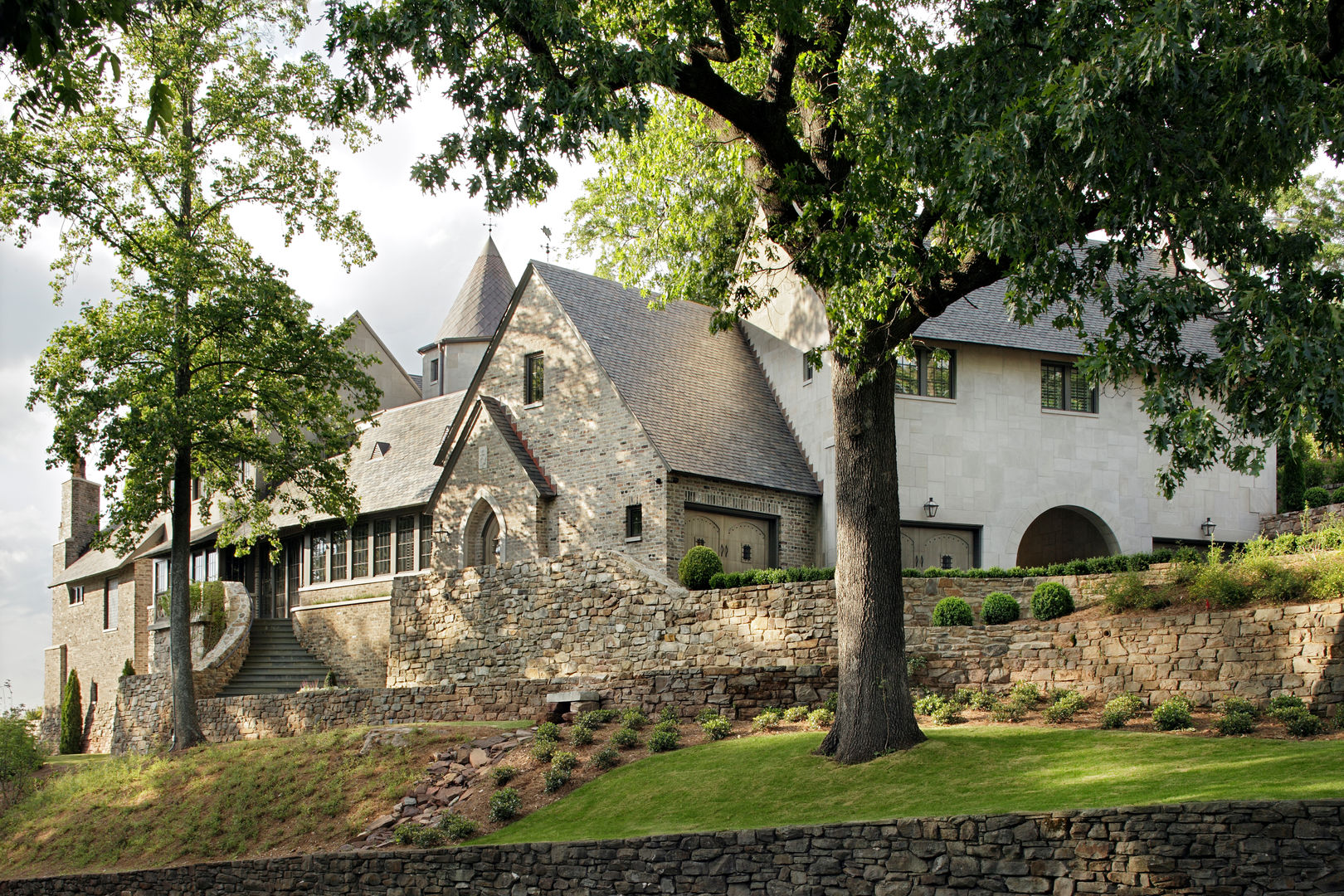 English Abbey, Jeffrey Dungan Architects Jeffrey Dungan Architects Houses پتھر