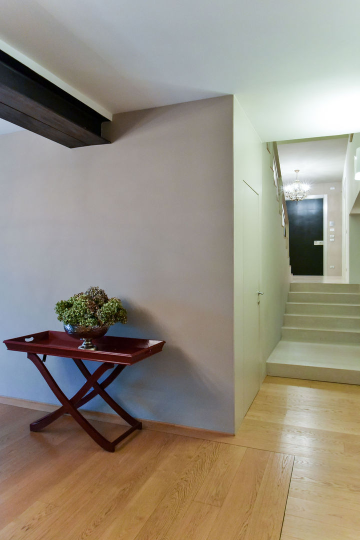Ristrutturazione casa unifamiliare, Claude Petarlin Claude Petarlin Ingresso, Corridoio & Scale in stile moderno