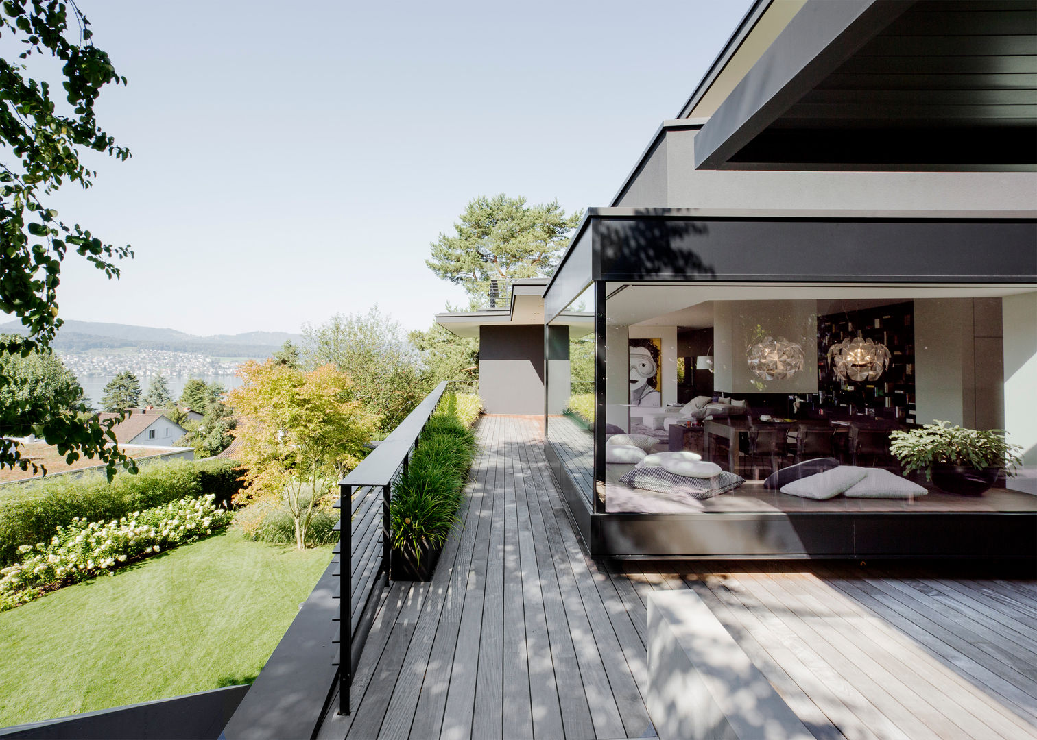 Objekt 336: Traumhaftes Einfamilienhaus mit Panoramablick , meier architekten zürich meier architekten zürich Modern style balcony, porch & terrace Wood Wood effect
