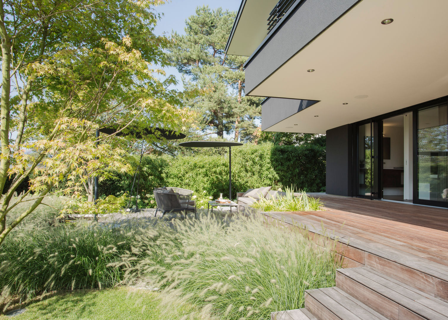 Objekt 336: Traumhaftes Einfamilienhaus mit Panoramablick , meier architekten zürich meier architekten zürich Modern Garden Wood Wood effect