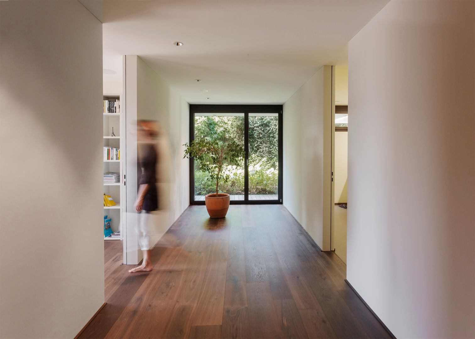 Objekt 336: Traumhaftes Einfamilienhaus mit Panoramablick , meier architekten zürich meier architekten zürich Modern Corridor, Hallway and Staircase