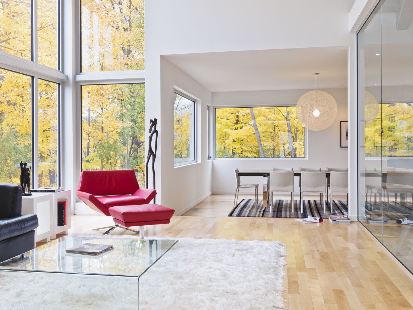 Lighthouse, Linebox Studio Linebox Studio Modern living room Property,Furniture,Couch,Window,Building,Shade,Wood,Flooring,Interior design,Grey