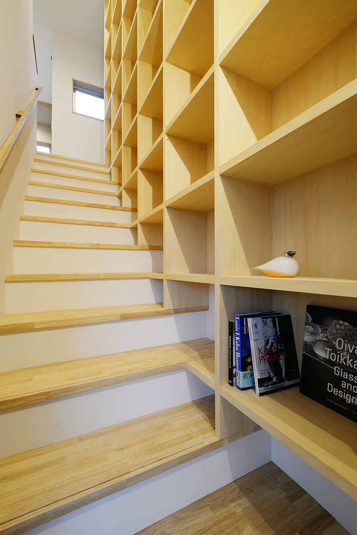 豊川市 上野の家, 株式会社kotori 株式会社kotori Modern Corridor, Hallway and Staircase