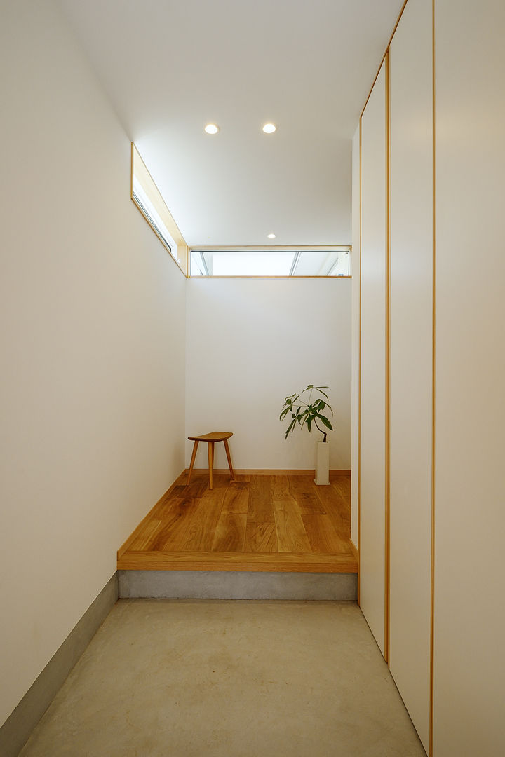 豊橋市 鍛冶町の家, 株式会社kotori 株式会社kotori Modern corridor, hallway & stairs