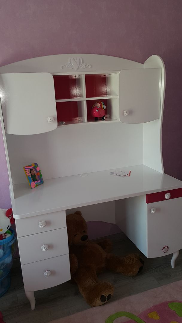 homify Nursery/kid’s room Wood Wood effect Desks & chairs