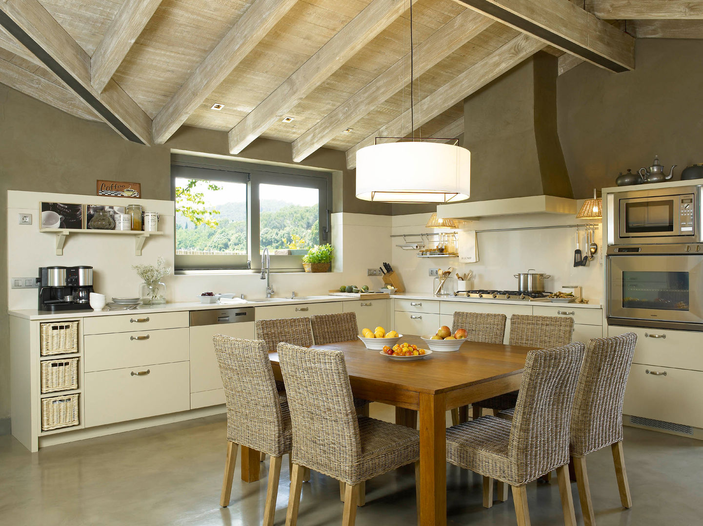 Tres espacios en uno: cocina, lavadero y planchador, DEULONDER arquitectura domestica DEULONDER arquitectura domestica Rustic style kitchen