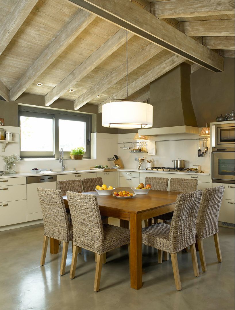 Tres espacios en uno: cocina, lavadero y planchador, DEULONDER arquitectura domestica DEULONDER arquitectura domestica Cozinhas rústicas Branco