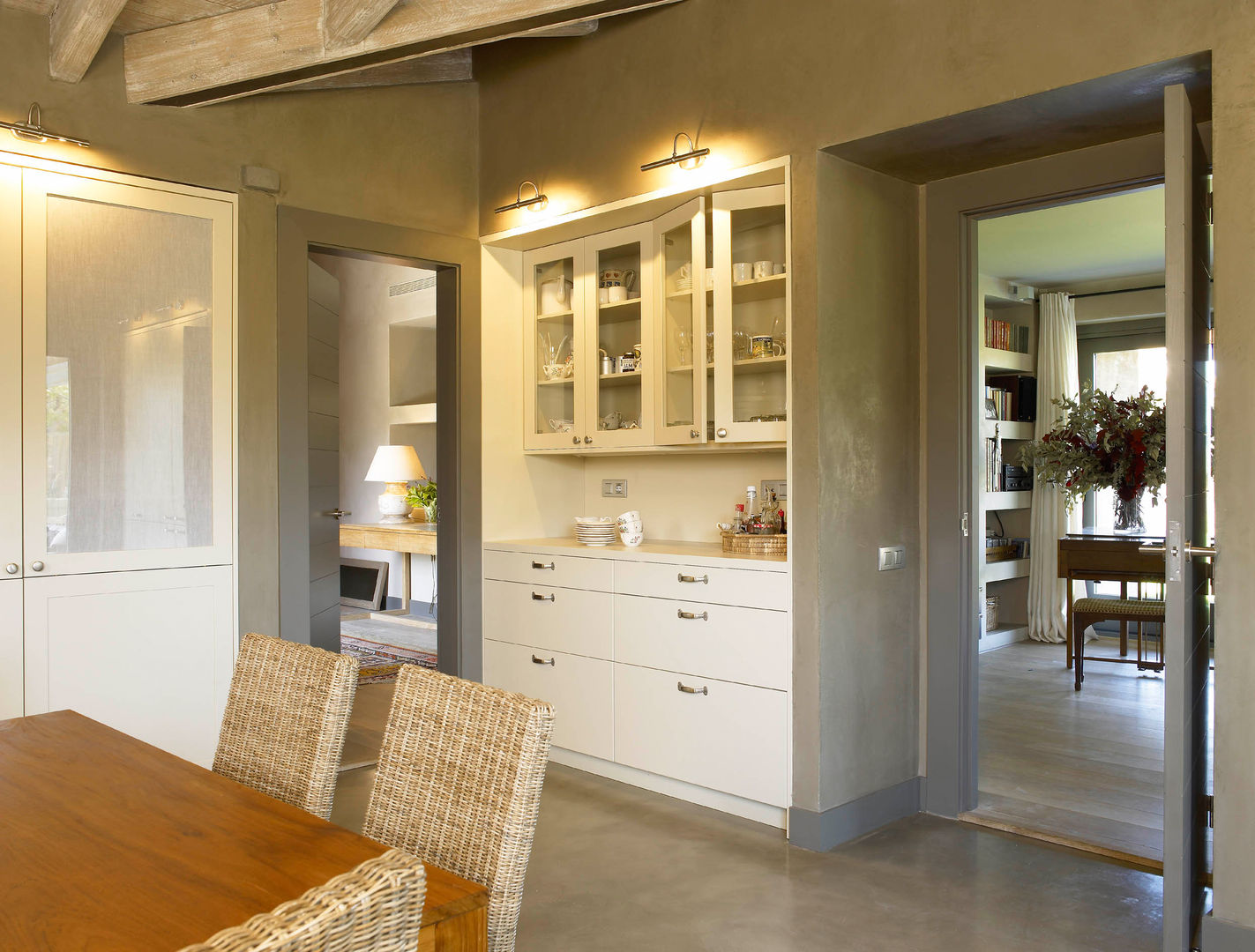 Tres espacios en uno: cocina, lavadero y planchador, DEULONDER arquitectura domestica DEULONDER arquitectura domestica Cuisine rustique
