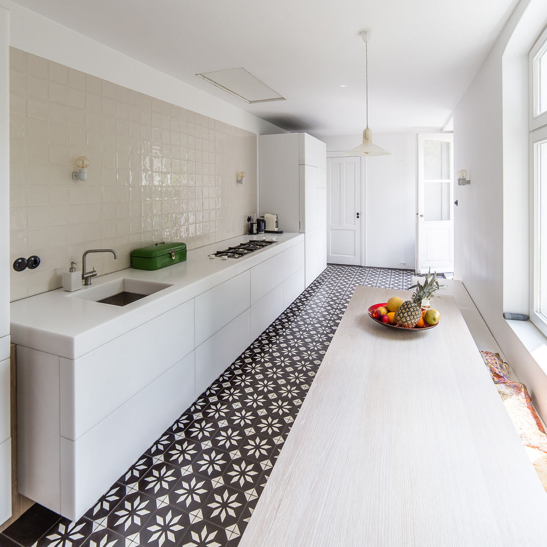 BLACK & WHITE, ZOOM.INDUSTRIES ZOOM.INDUSTRIES Modern kitchen Tiles