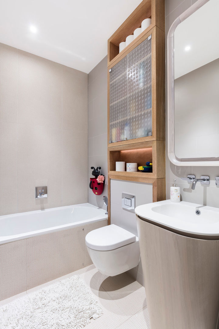 Modern New Home in Hampstead - Bathroom Black and Milk | Interior Design | London Baños de estilo moderno Almacenamiento