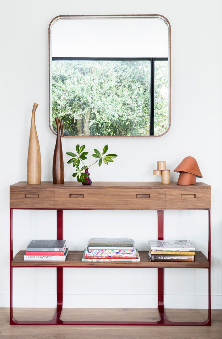 Modern New Home in Hampstead - Console Black and Milk | Interior Design | London Salas modernas Muebles para televisión y equipos