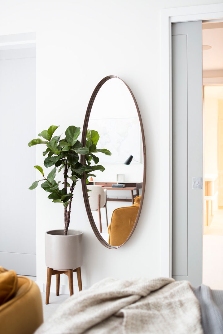 Modern New Home in Hampstead - mirror Black and Milk | Interior Design | London 다른 방 기타 미술품