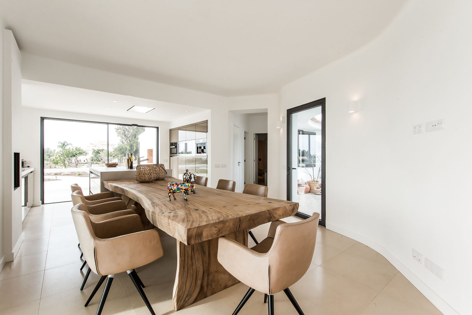 Livingroom/Kitchen StudioArte Salas de estar modernas livingroom,wood table