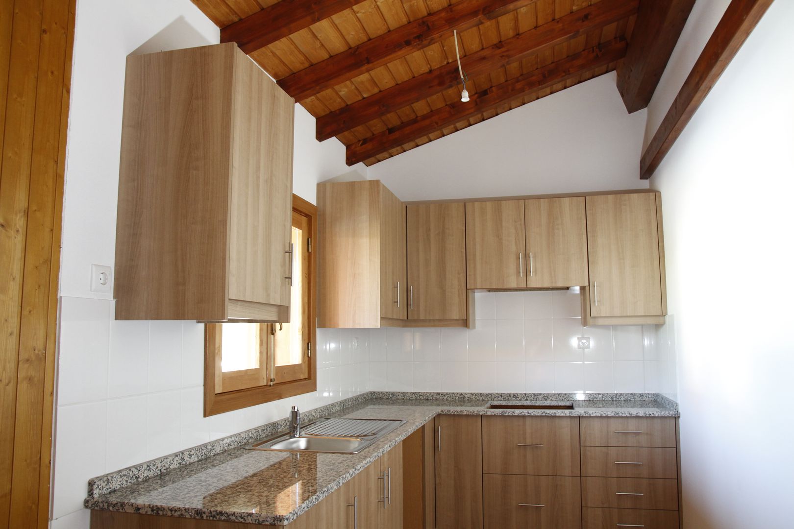 homify Cocinas de estilo rural Madera Acabado en madera