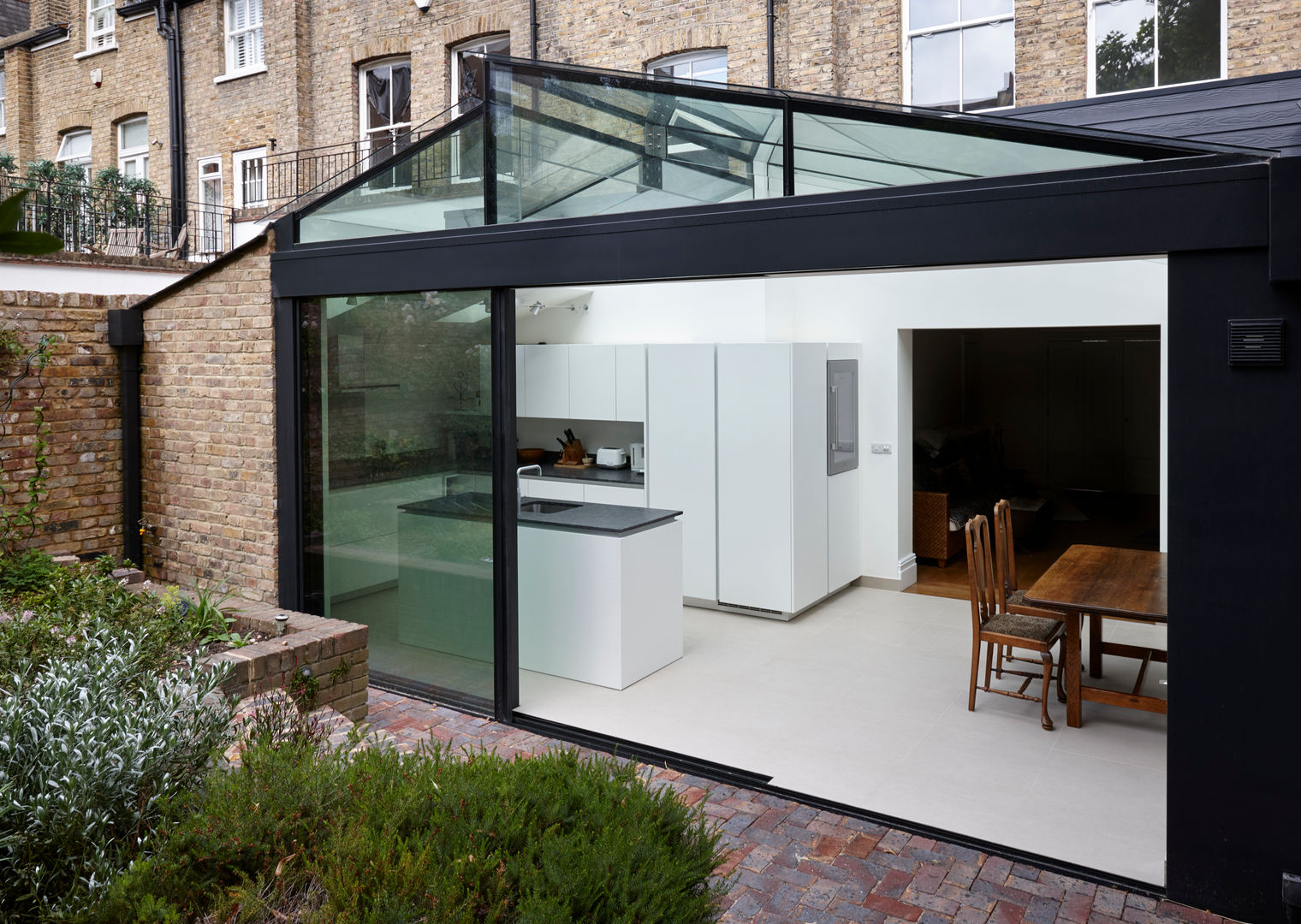External Photo Trombe Ltd Modern style kitchen kitchen,glazing,extension,structural glazing,frameless