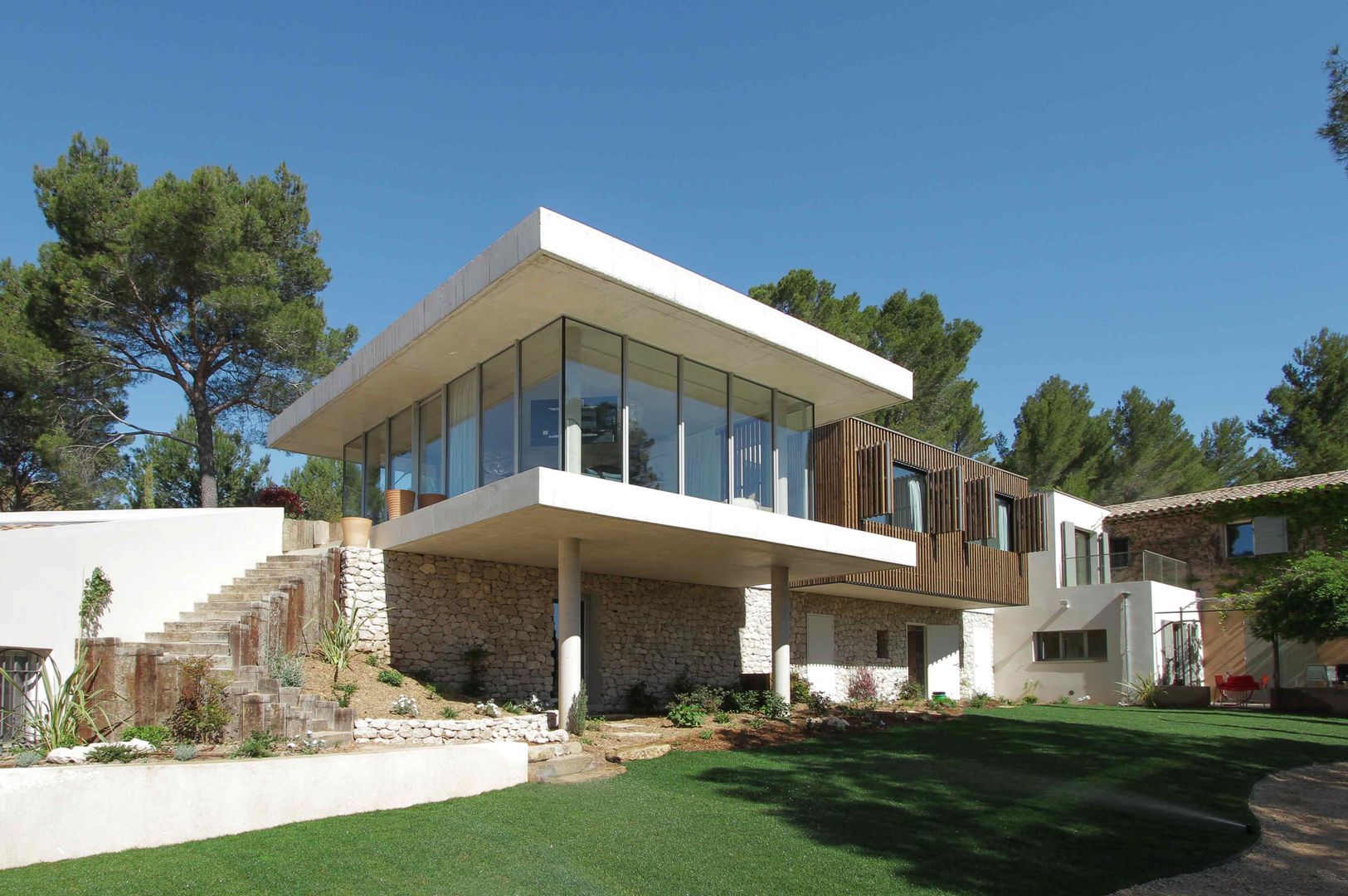 Extension d'une Maison familiale, Le Tholonet [13], UNIC architecture UNIC architecture Casas de estilo moderno
