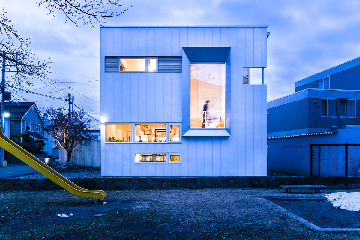 白箱の家（White BOX House）, 一級建築士事務所 Atelier Casa 一級建築士事務所 Atelier Casa Minimalistische huizen IJzer / Staal