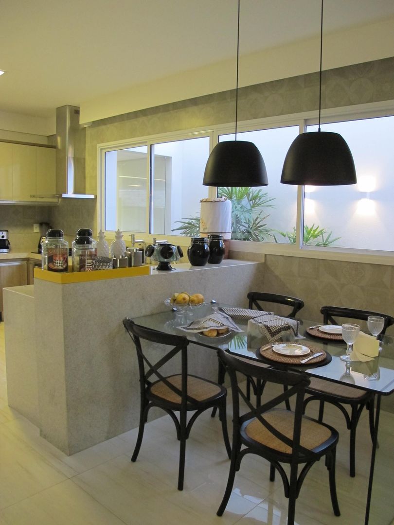 Casa Paranhos, Cia de Arquitetura Cia de Arquitetura クラシックデザインの キッチン