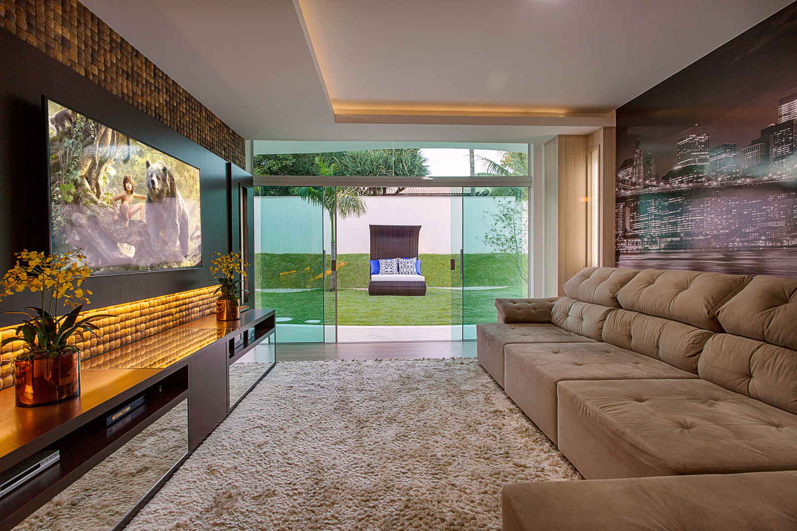 homify Modern media room Wood Wood effect