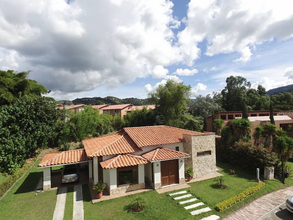 Casa Prefabricada en concreto., PREFABRICASA PREFABRICASA Landelijke huizen