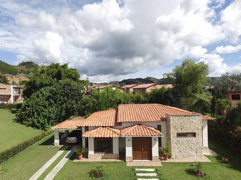 Casa Prefabricada en concreto., PREFABRICASA PREFABRICASA Landelijke huizen