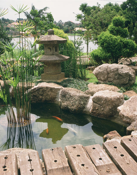 JARDIM ORIENTAL COM LAGO PARA CARPAS, Eduardo Luppi Paisagismo Ltda. Eduardo Luppi Paisagismo Ltda. Jardines asiáticos