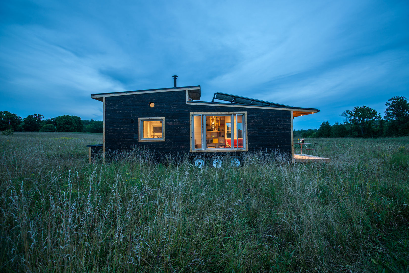 Greenmoxie Tiny House, Greenmoxie Magazine Greenmoxie Magazine Casas de estilo minimalista Madera Acabado en madera