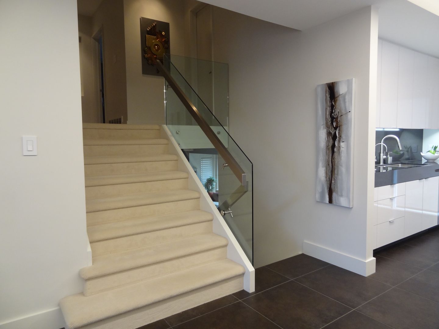 Burlington Residence Lex Parker Design Consultants Ltd. Modern corridor, hallway & stairs