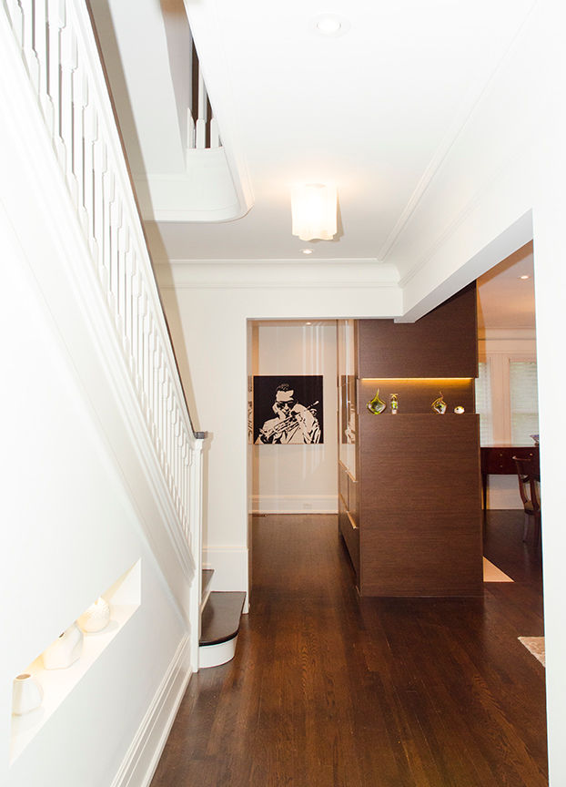 Rockcliffe Park Renovations, Jane Thompson Architect Jane Thompson Architect Classic style corridor, hallway and stairs