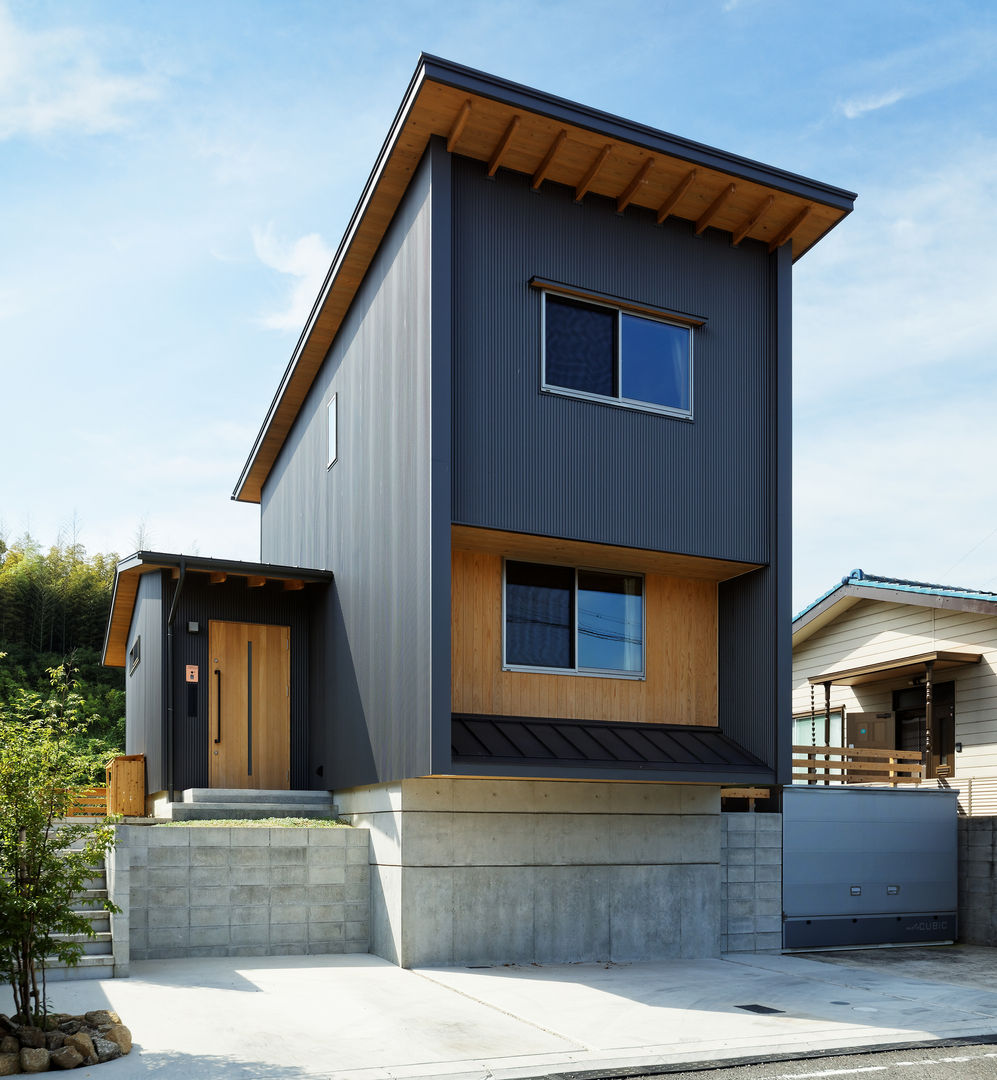 A HOUSE （ローコスト・外張断熱） , 磯村建築設計事務所 磯村建築設計事務所 Casas modernas
