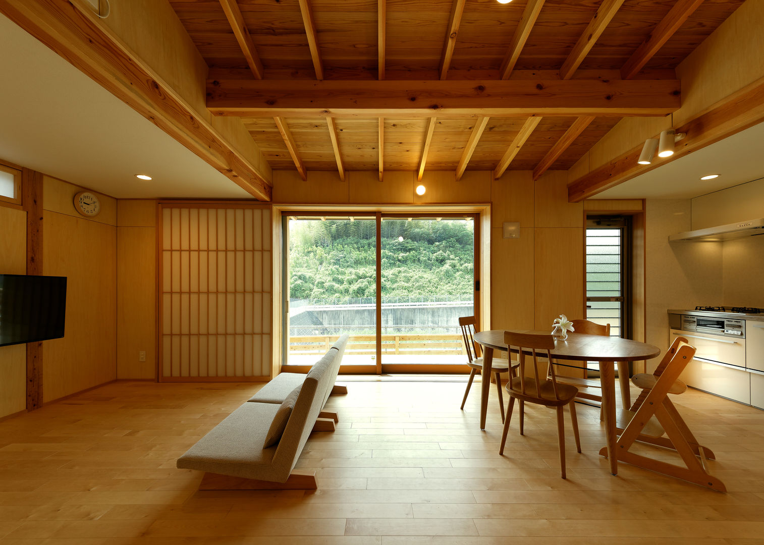 A HOUSE （ローコスト・外張断熱） , 磯村建築設計事務所 磯村建築設計事務所 Modern living room Wood Wood effect