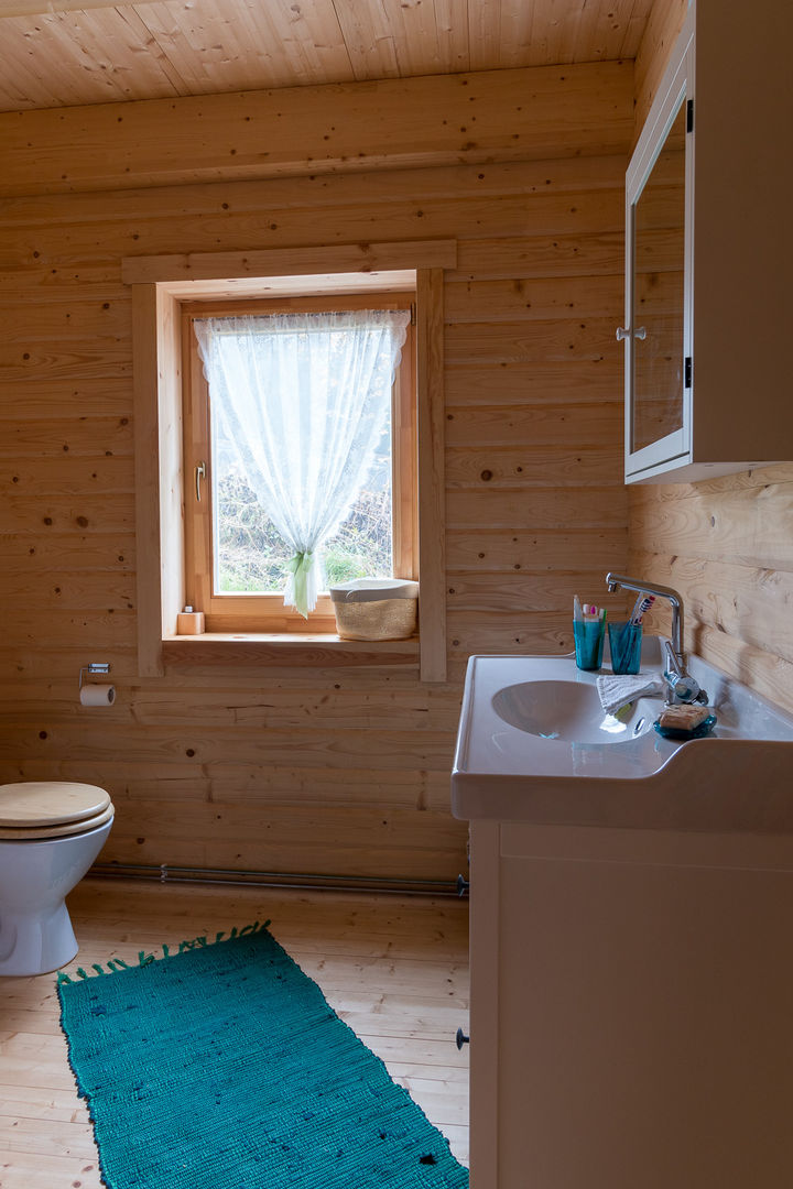 homify Scandinavian style bathroom Wood Wood effect