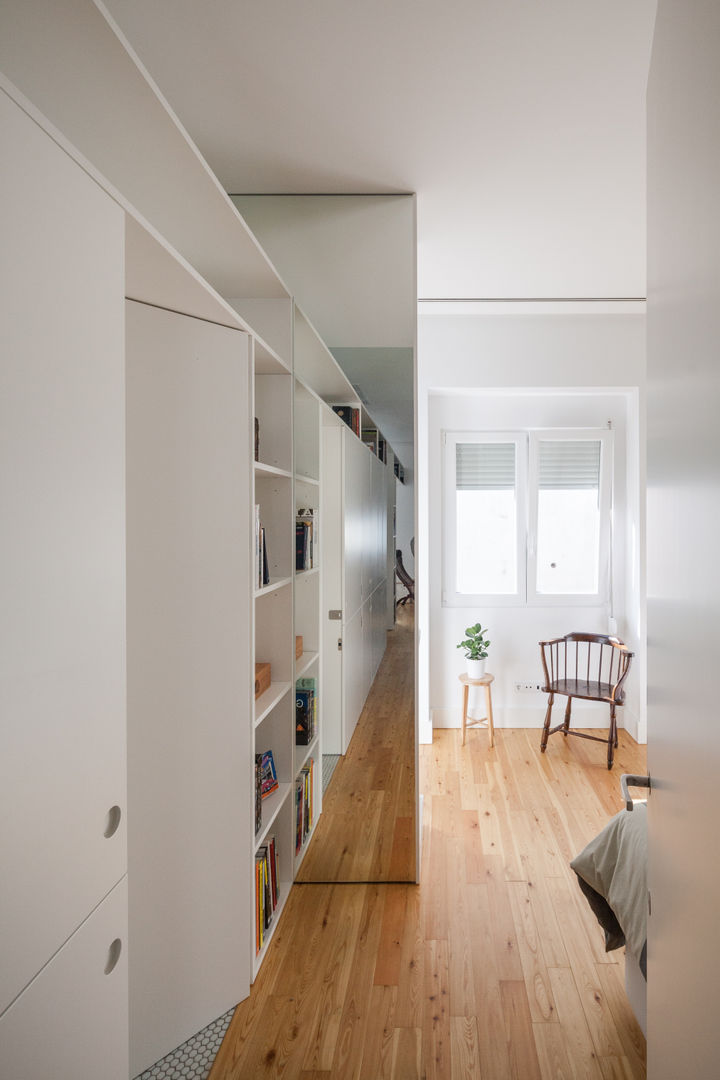 Apartamento AB9 — Estefânia, Lisboa, FMO ARCHITECTURE FMO ARCHITECTURE Dormitorios pequeños