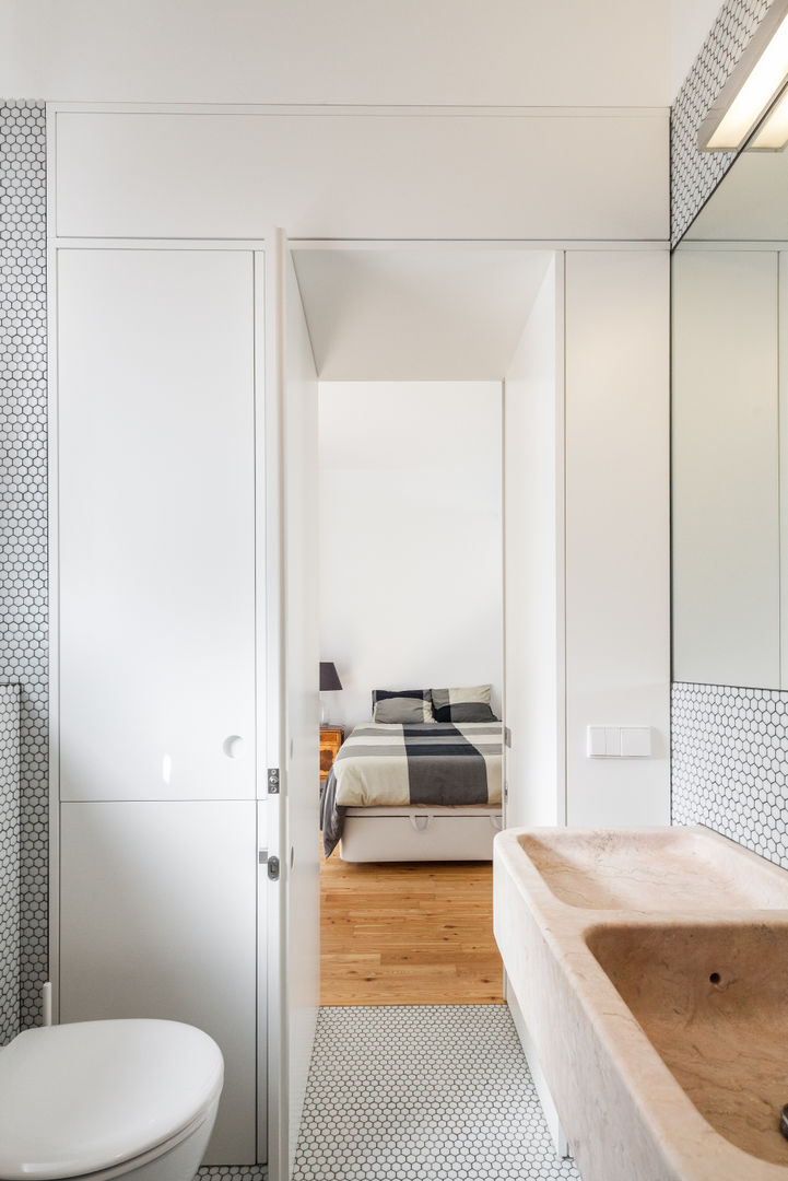 Apartamento AB9 — Estefânia, Lisboa, FMO ARCHITECTURE FMO ARCHITECTURE Minimalist style bathroom