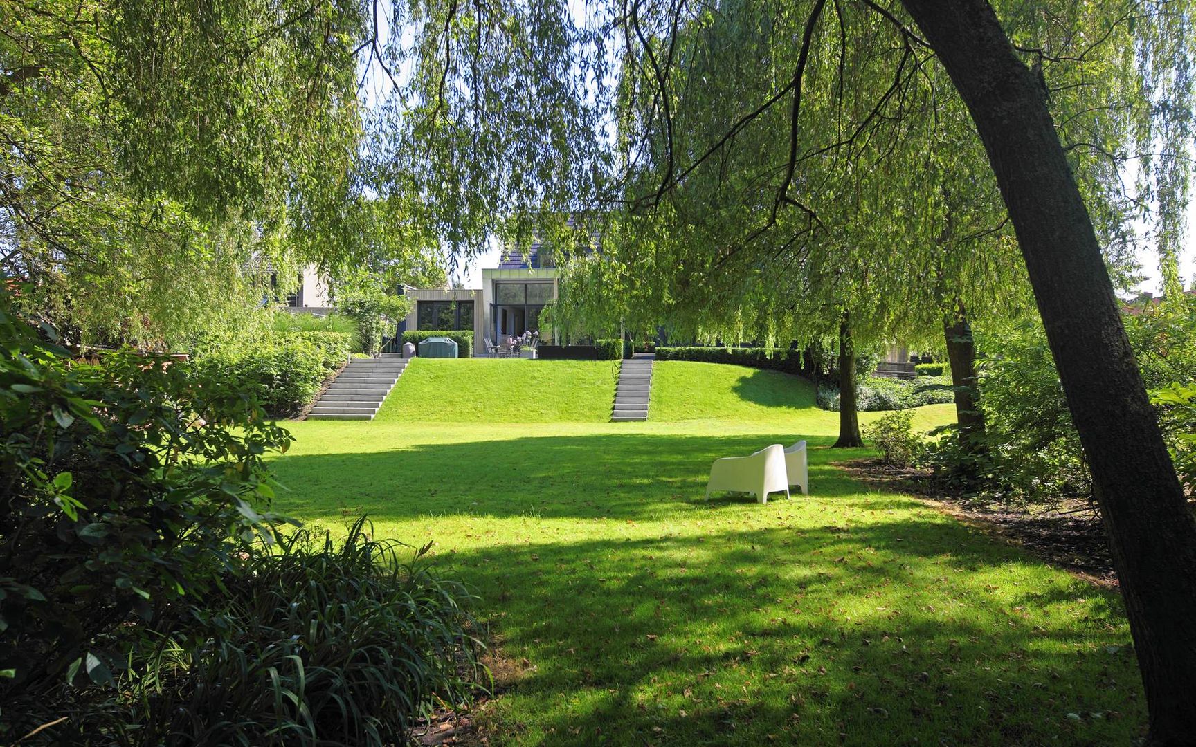 Strakke tuin tegen groene achtergrond, Sparq Tuinen Sparq Tuinen Modern garden