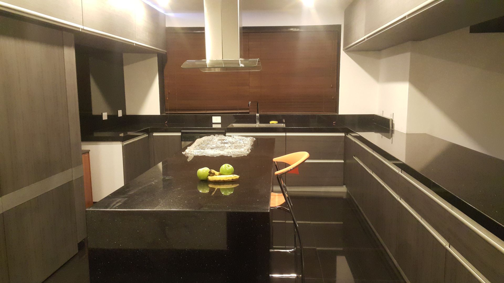 homify Modern kitchen لکڑی Wood effect