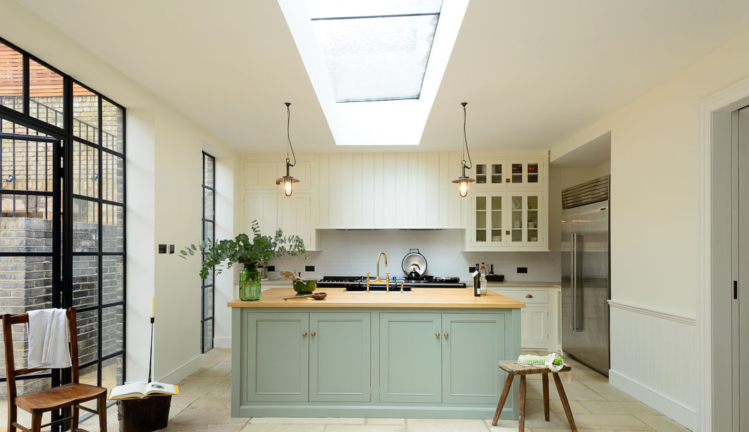 The Islington N1 Kitchen by deVOL deVOL Kitchens Cucina in stile classico