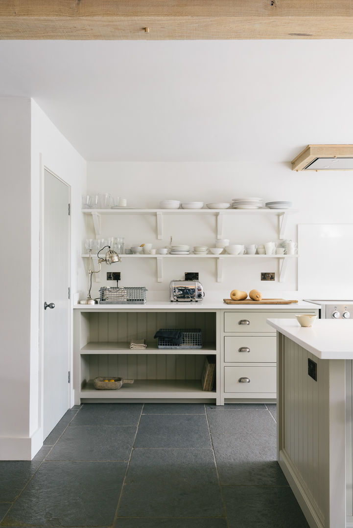 The Henley on Thames Kitchen by deVOL deVOL Kitchens Кухня в рустикальном стиле