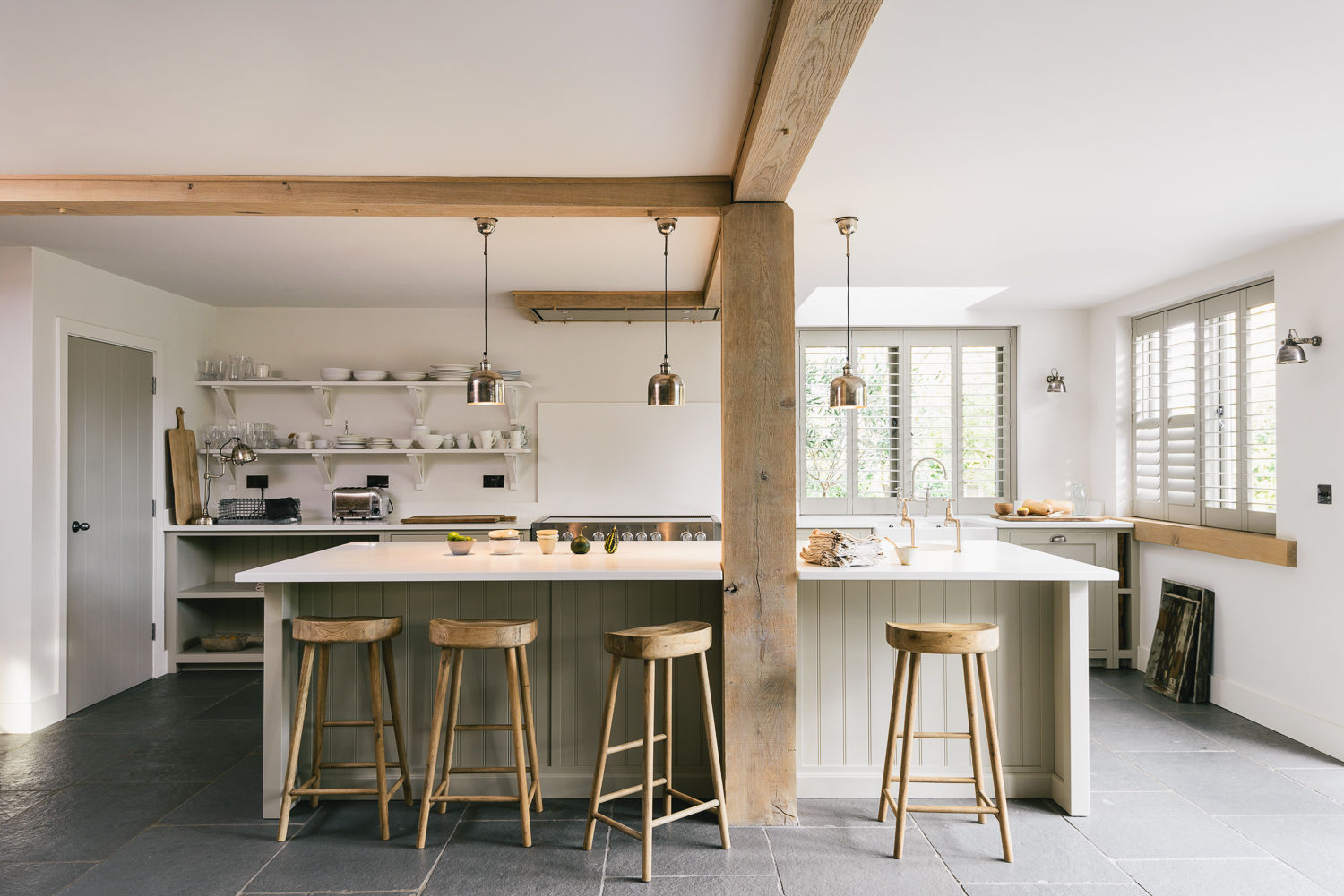 The Henley on Thames Kitchen by deVOL deVOL Kitchens Nhà bếp phong cách mộc mạc