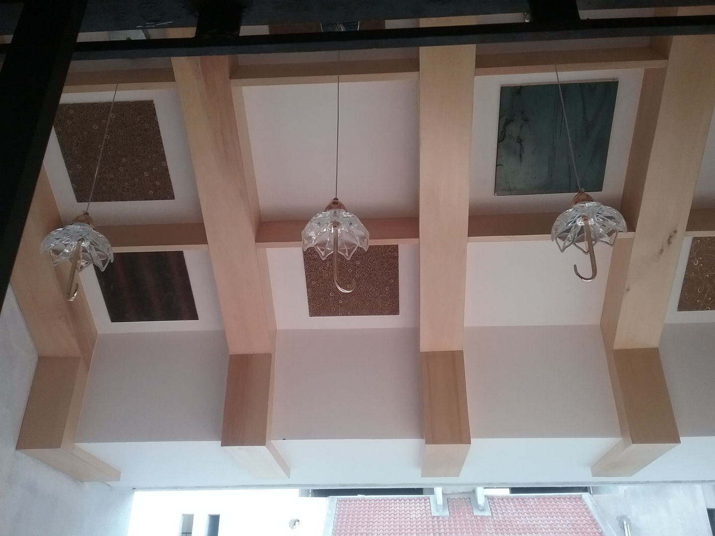 Ceiling i'studio creative Modern corridor, hallway & stairs Wood-Plastic Composite