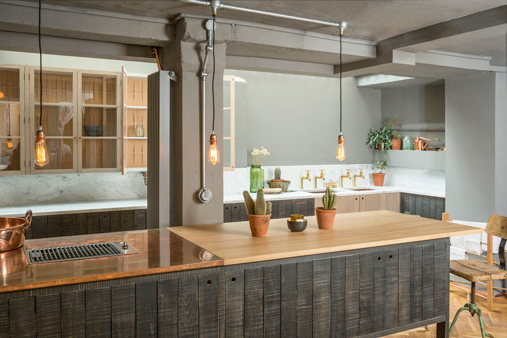 The London Basement Kitchen by deVOL deVOL Kitchens Nhà bếp phong cách công nghiệp