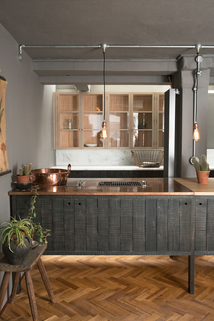 The London Basement Kitchen by deVOL deVOL Kitchens ห้องครัว