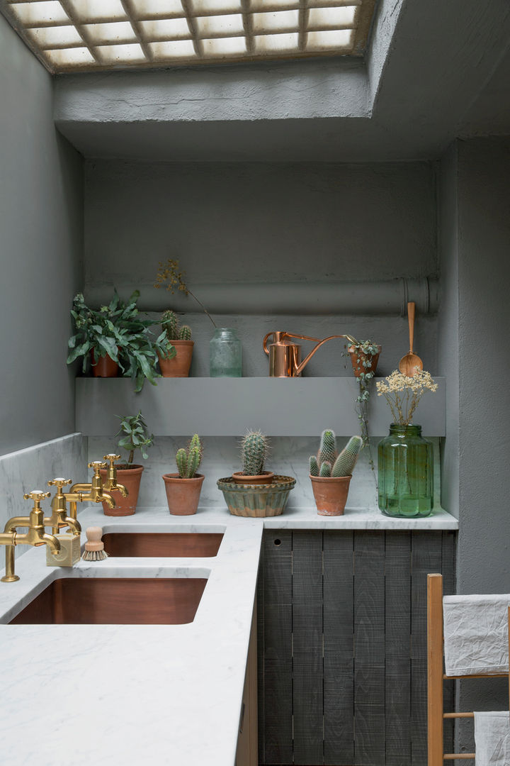 The London Basement Kitchen by deVOL deVOL Kitchens Кухня