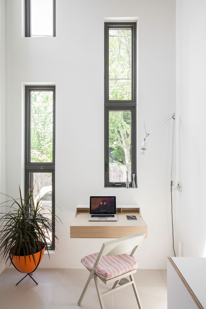 Mini Craven, Linebox Studio Linebox Studio Study/office Plant,Table,Building,Property,Furniture,Window,Fixture,Wood,Interior design,Flowerpot