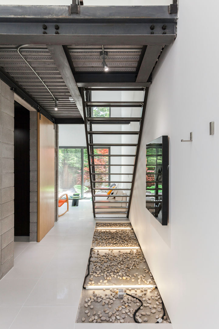 Mini Craven, Linebox Studio Linebox Studio Minimalist corridor, hallway & stairs