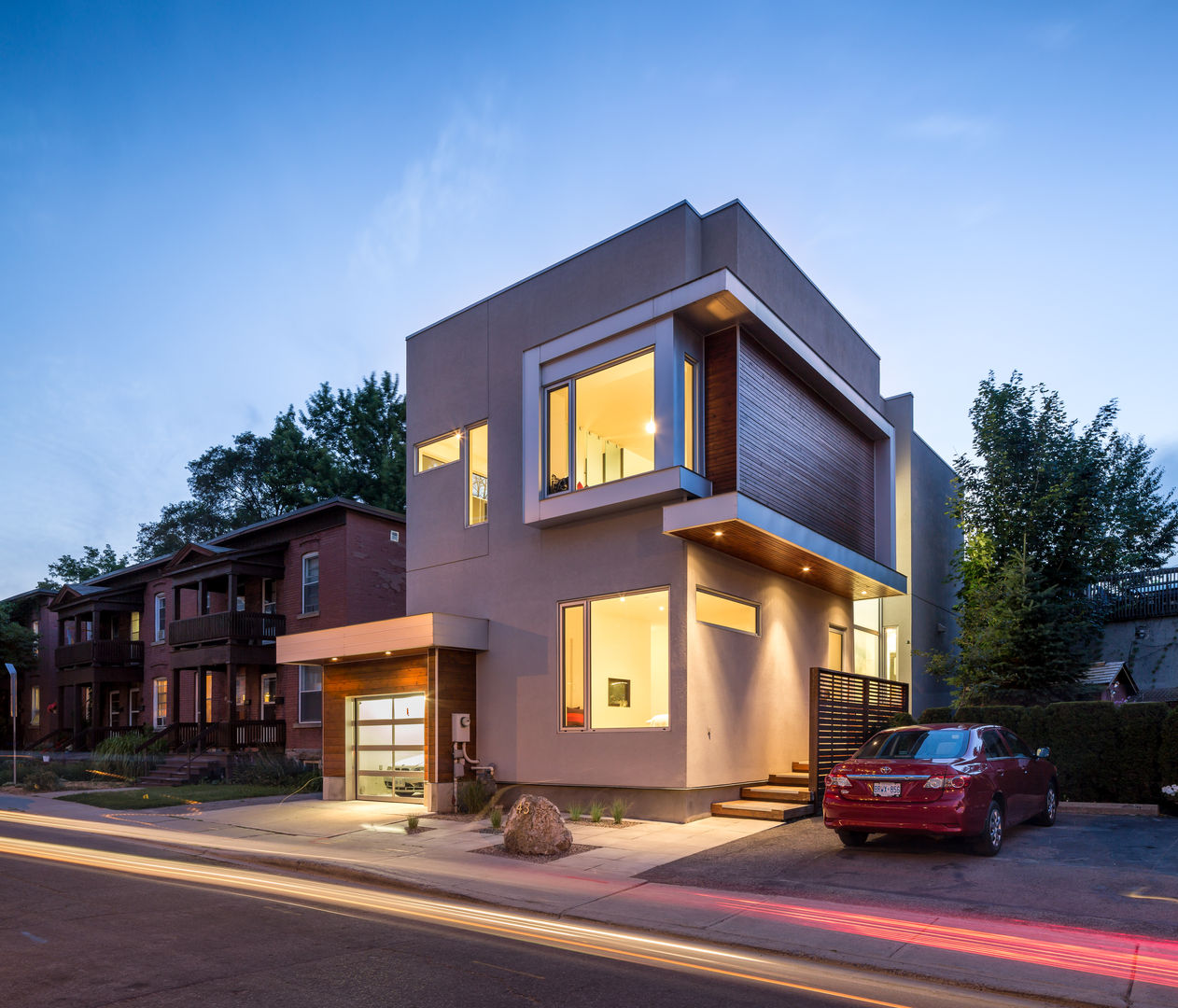 Fold Place, Linebox Studio Linebox Studio Modern houses Sky,Wheel,Building,Property,Tire,Window,Tree,Vehicle,Asphalt,Plant