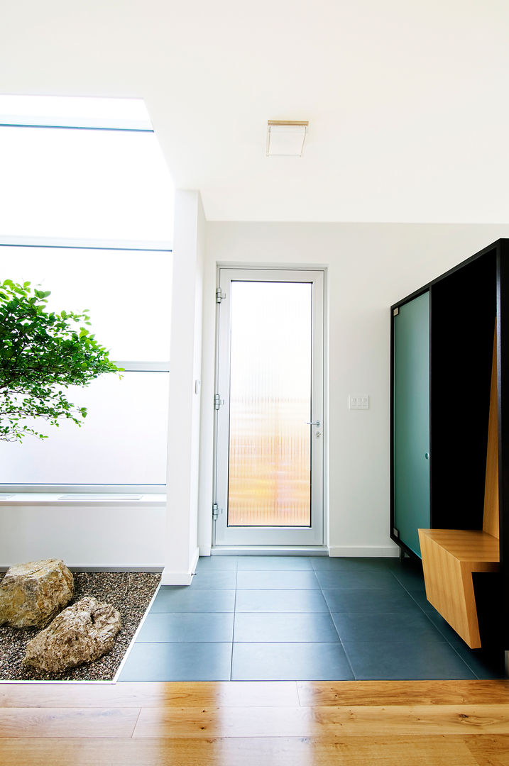 Fold Place, Linebox Studio Linebox Studio Modern Corridor, Hallway and Staircase