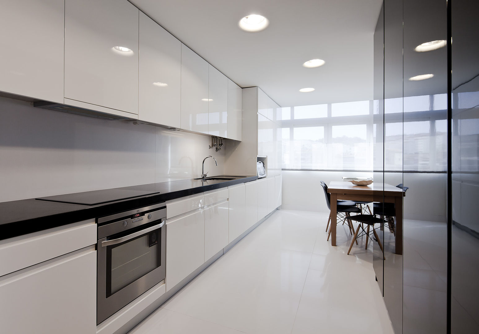 Apartamento JSJ — Ajuda, Lisboa, FMO ARCHITECTURE FMO ARCHITECTURE Kitchen