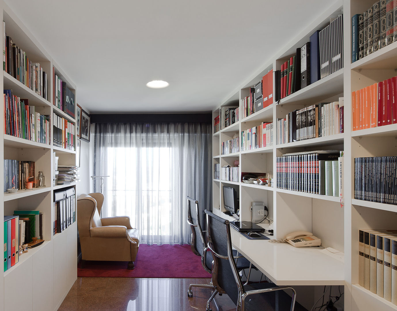 Escritório | Office FMO ARCHITECTURE Espaços de trabalho minimalistas