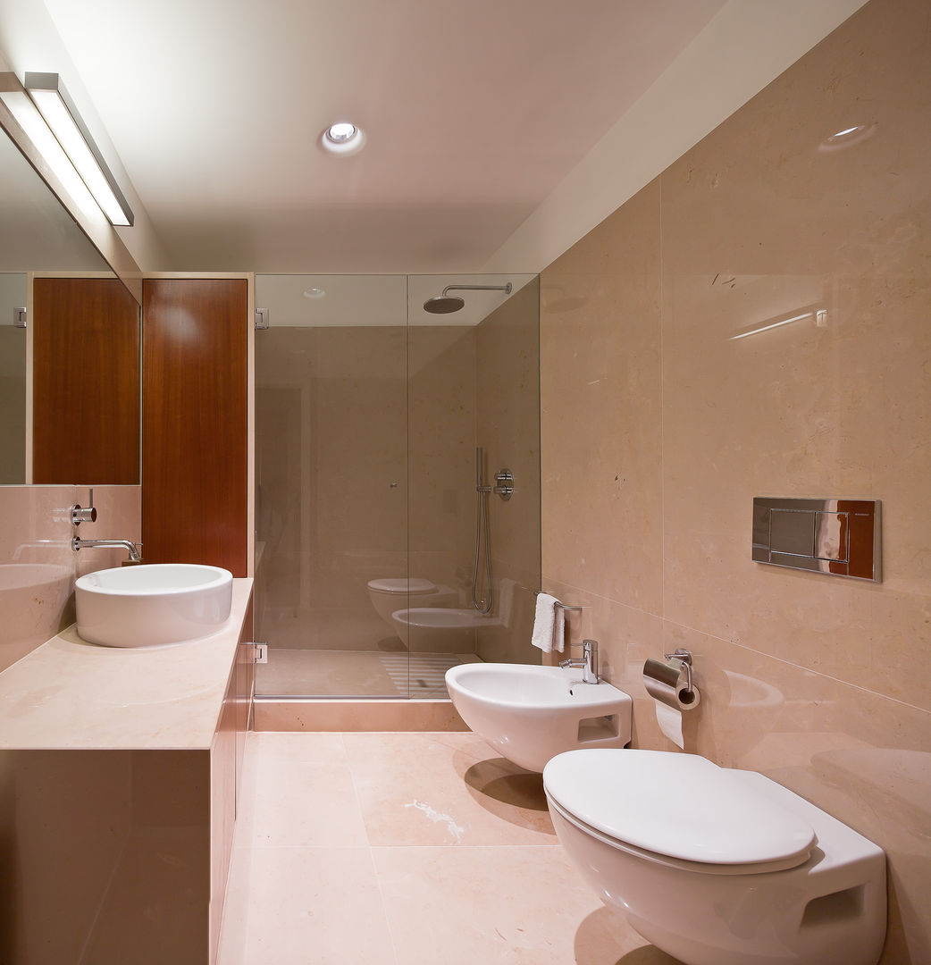 Apartamento JSJ — Ajuda, Lisboa, FMO ARCHITECTURE FMO ARCHITECTURE Minimalist style bathroom